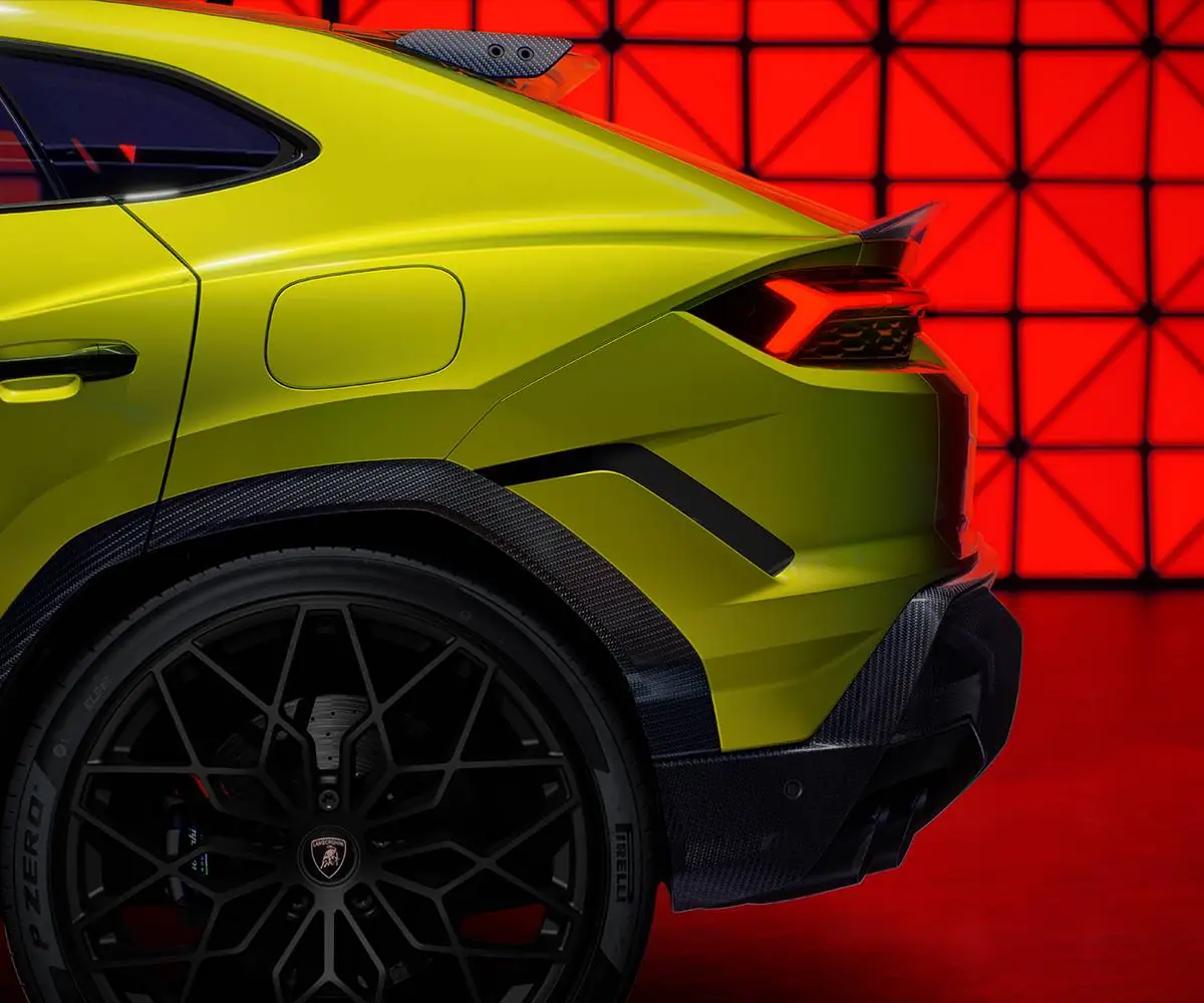 兰博基尼 Urus SE Performante 发布:插电混动 SUV,百公里加速 3.3 秒