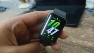 Green line issue spreads from phones to Galaxy watches and fitness bands