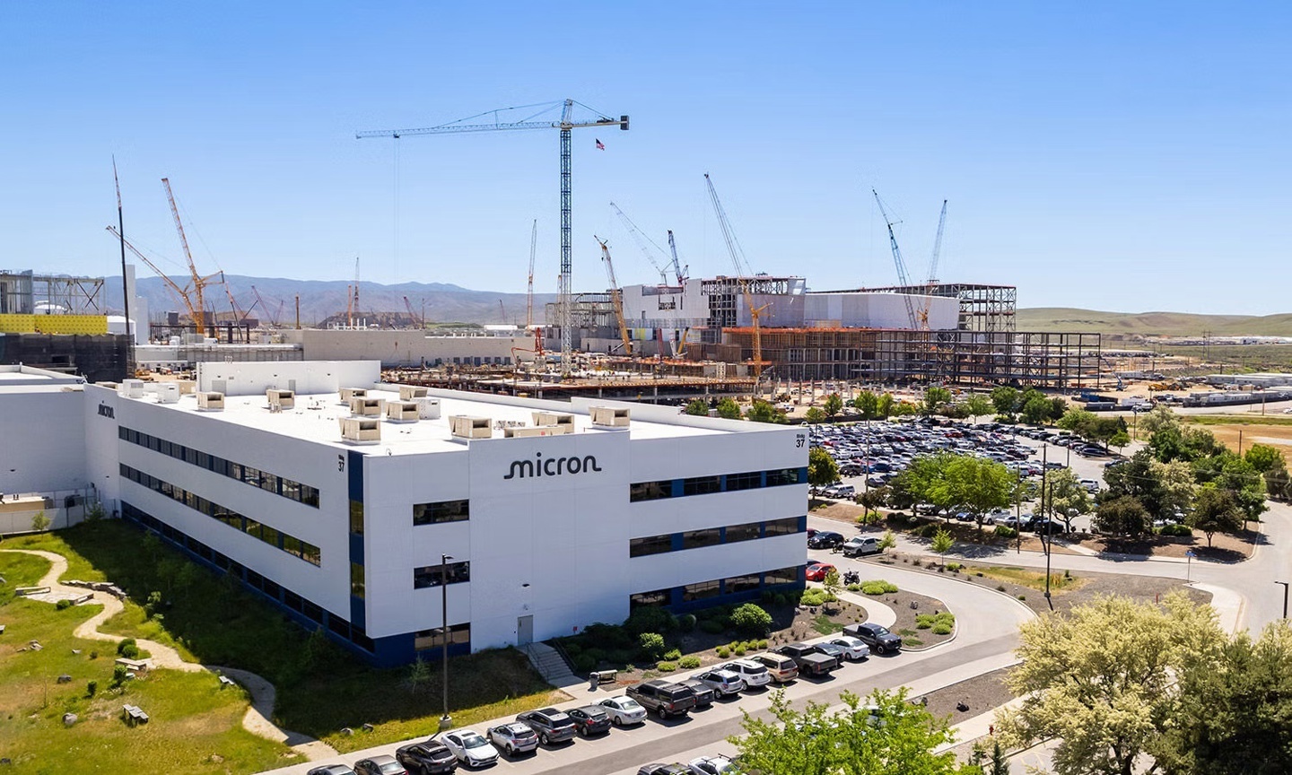 Micron e General Motors firmano un accordo per memoria e storage automotive