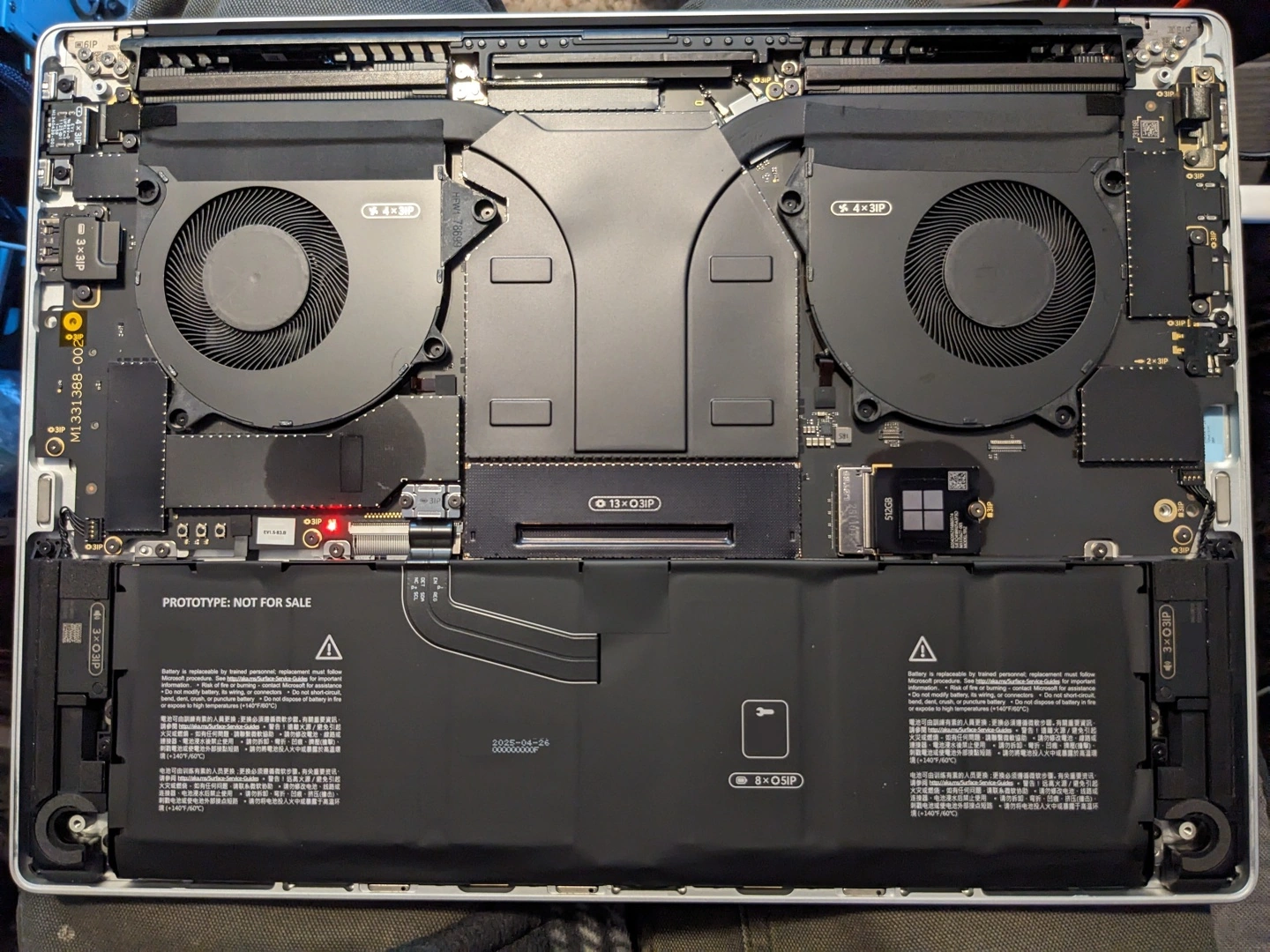 初探微软最强 Surface 原型笔记本:英伟达 RTX Spark 计算平台,24GB 统一内存