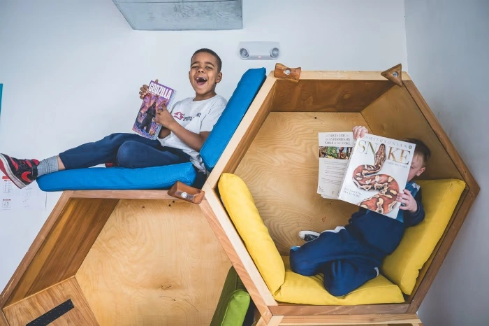 Negli USA alcuni ricchi scelgono scuole con AI: rette fino a circa 69.000 euro