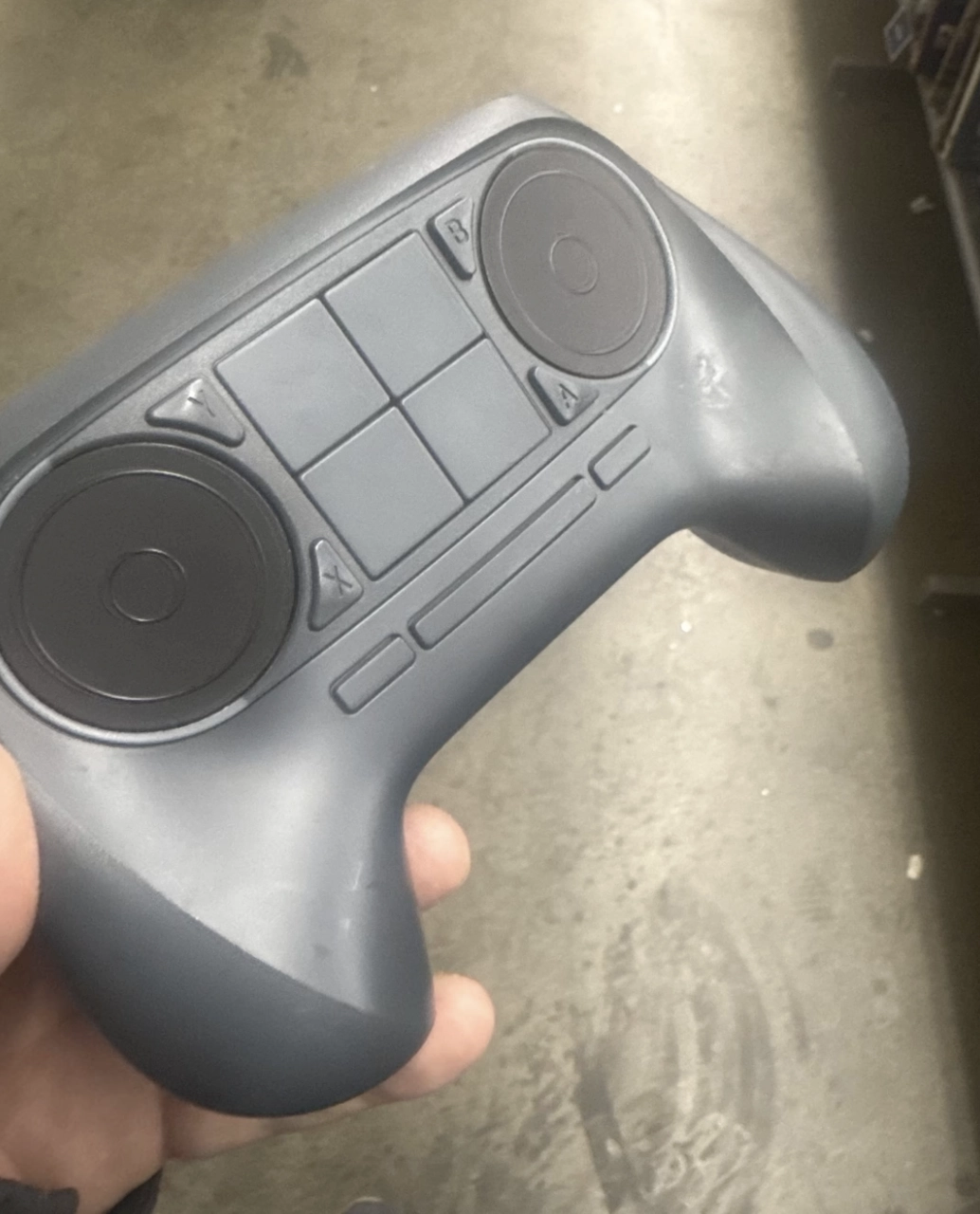 Riemerge un prototipo del primo Steam Controller