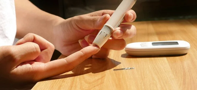 Smart ring con monitoraggio glicemia non invasivo