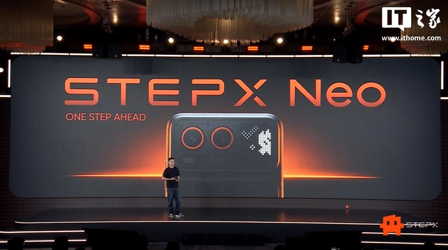 STEPX Neo: il primo smartphone AI con schermo posteriore