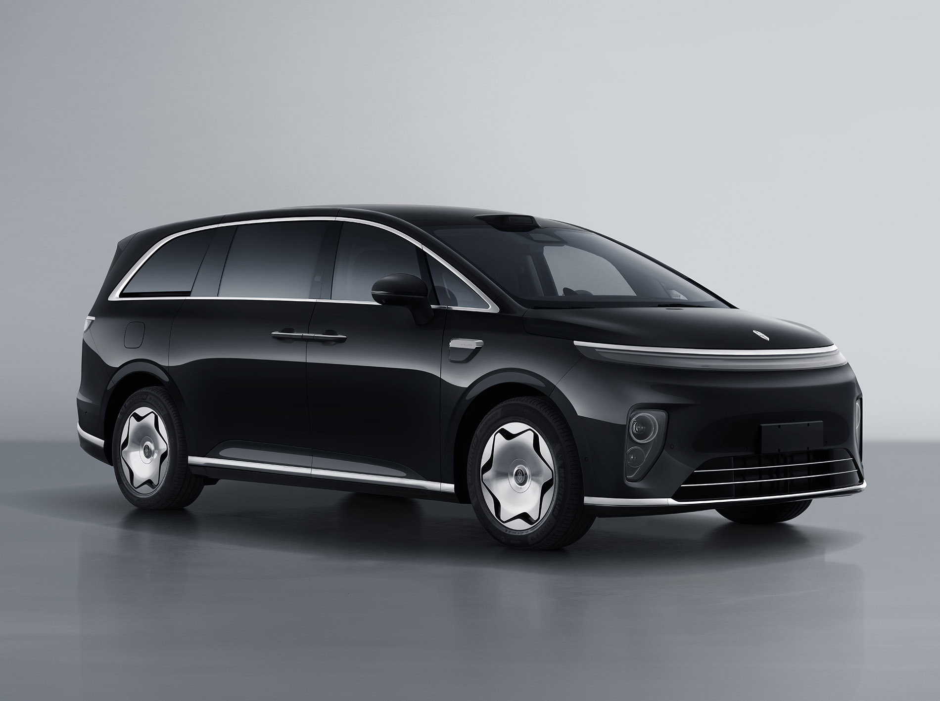 享界V8 外观