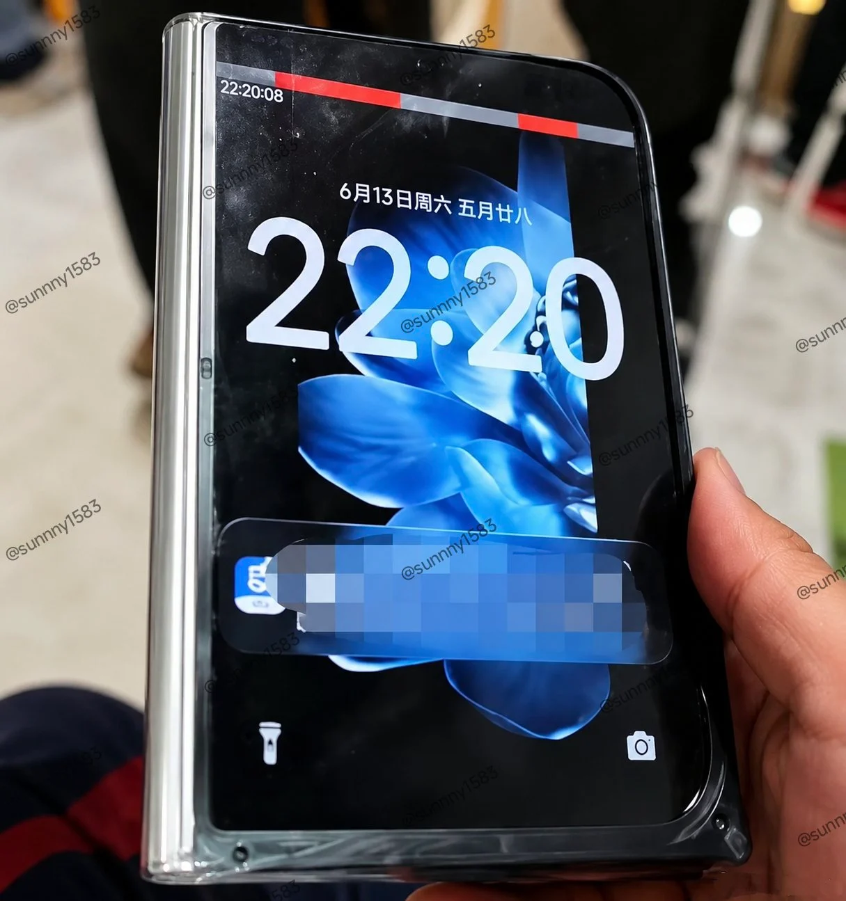 Xiaomi Mix Fold 5 appare dal vivo con HyperOS 4 e design più largo
