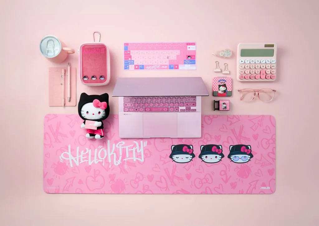 ASUS Vivobook S14 Berry Pink ufficiale con bundle Hello Kitty