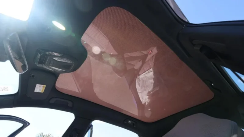 FAW Hongqi made the industry first solar sunroof that produces 400 kWh annually