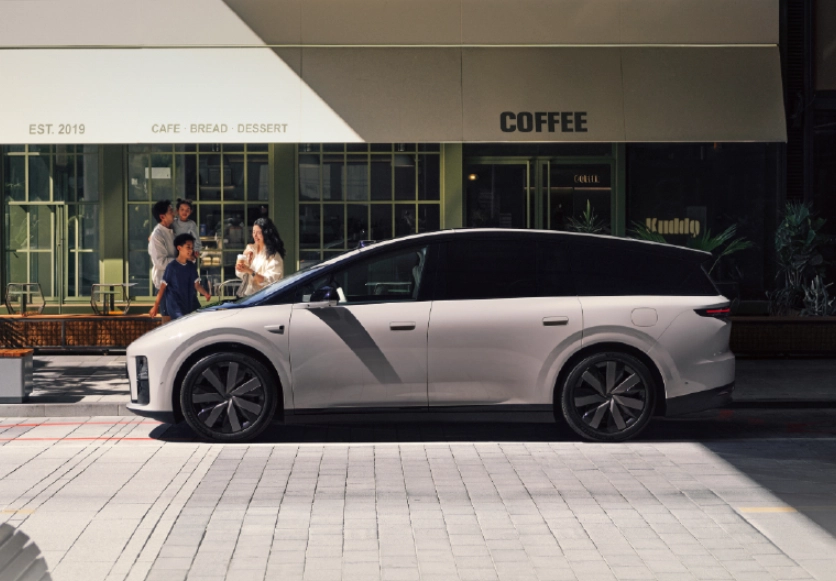 Li i8 debutta in versione RWD long range con 780 km di autonomia