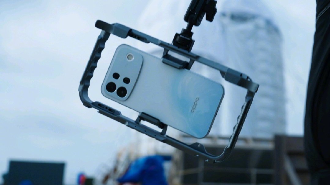 OPPO A7 Pro Max 手机官宣搭载“A 系列史上最强超清影像”,内置爆闪智能闪光灯