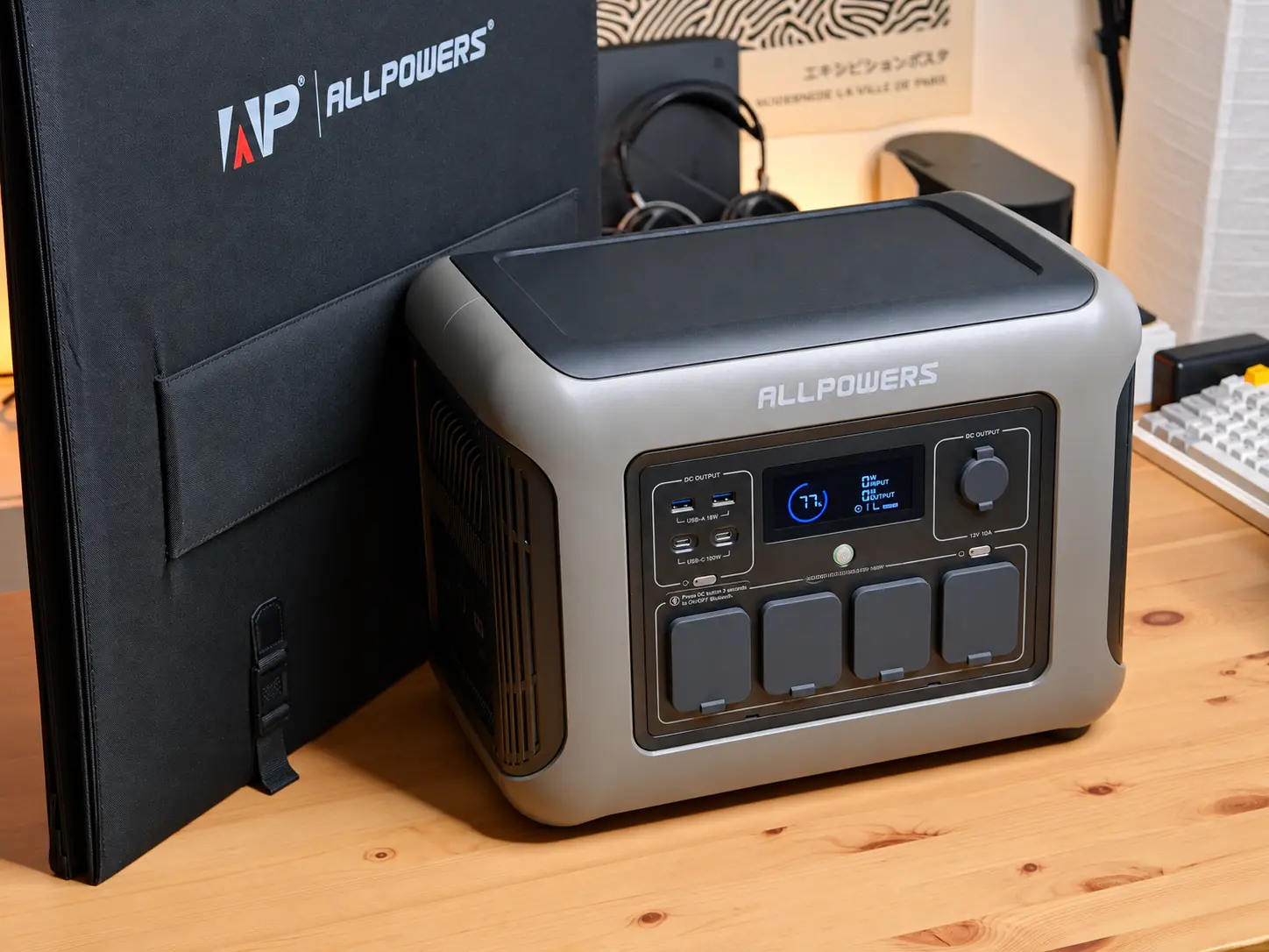 ALLPOWERS R1500 LITE affiancata al pannello solare pieghevole SP035