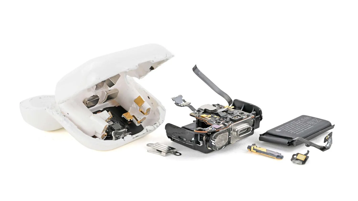10 年来可维修性首破 0 分:iFixit 拆解苹果 AirPods 5,耳机电池可更换