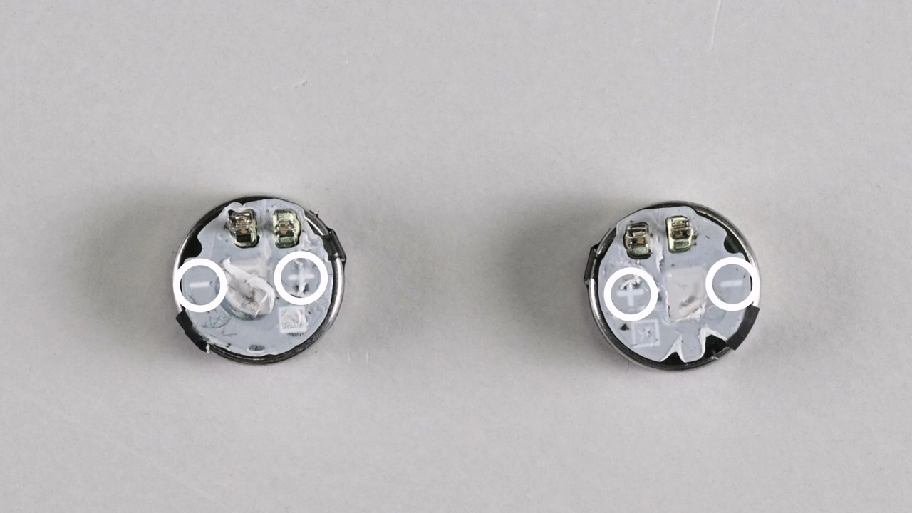 10 年来可维修性首破 0 分:iFixit 拆解苹果 AirPods 5,耳机电池可更换