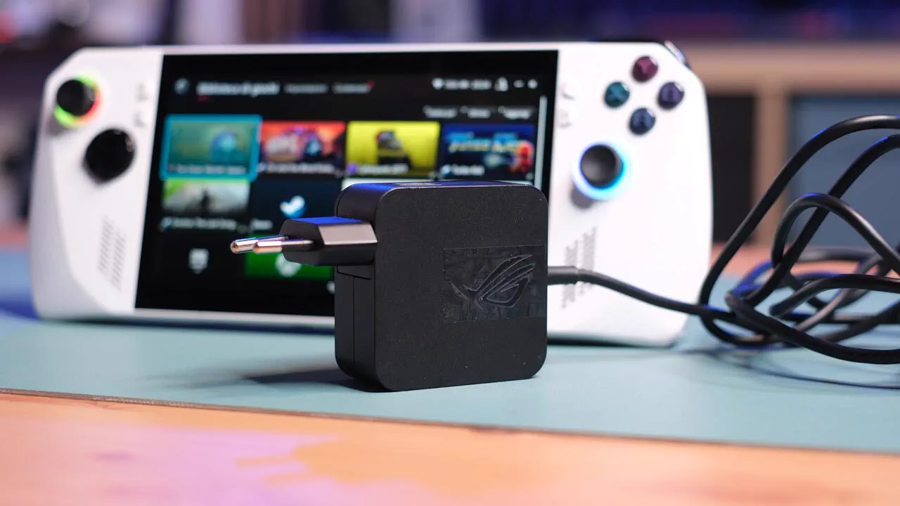 ASUS ROG Ally Z1 Extreme con alimentatore da 65 watt