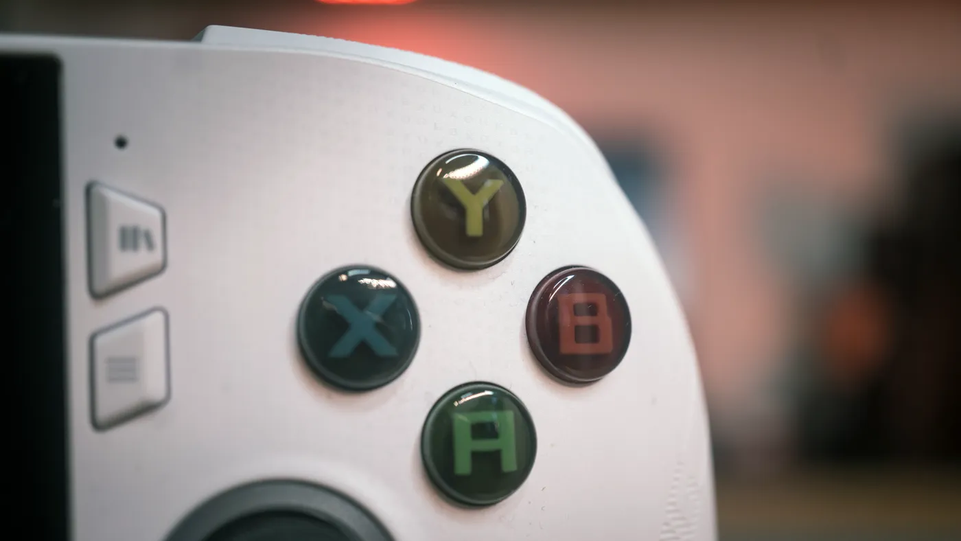 Comandi e pulsanti di ASUS ROG Xbox Ally