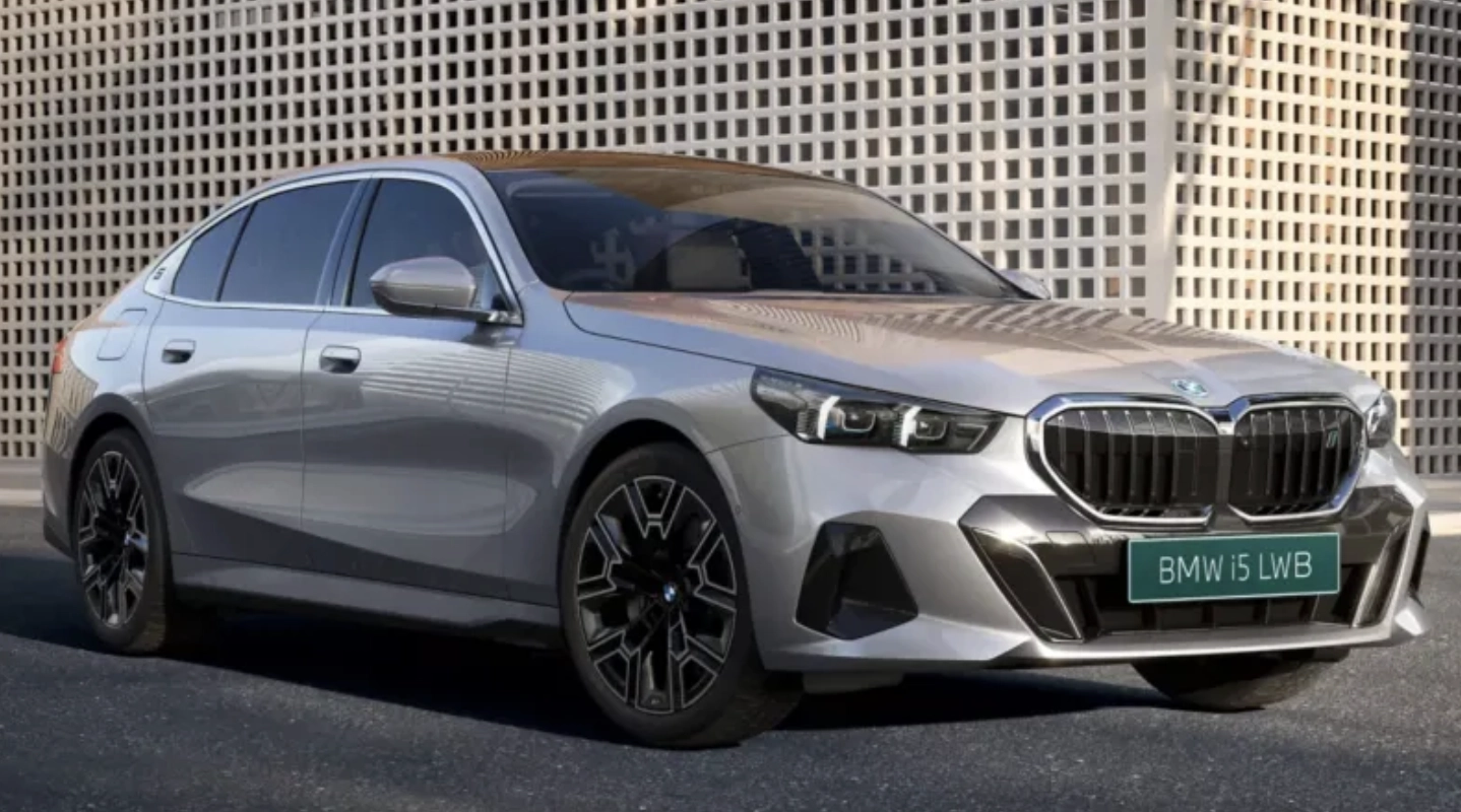 BMW i5 a passo lungo