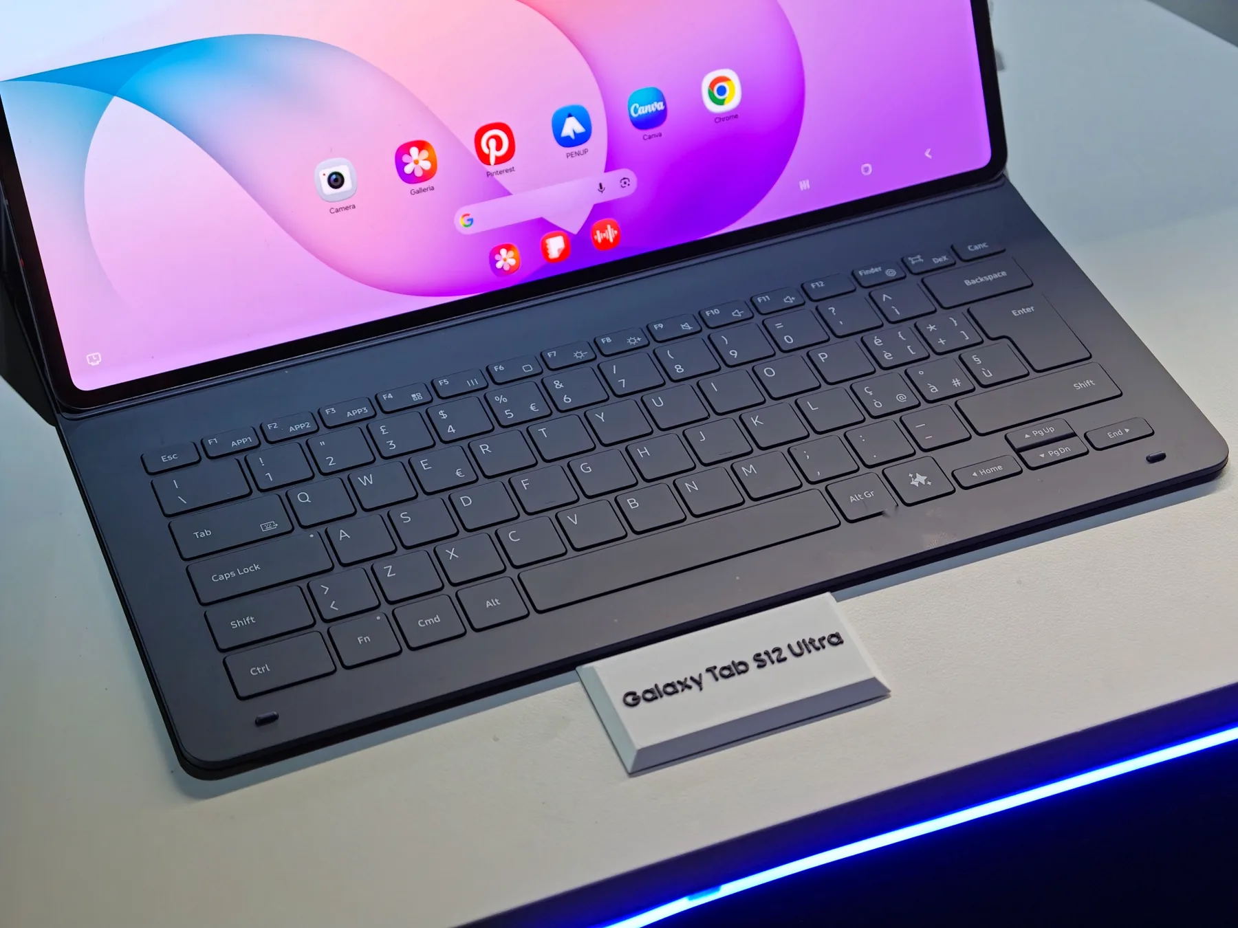 Samsung Galaxy Tab S12 Ultra collegato alla tastiera