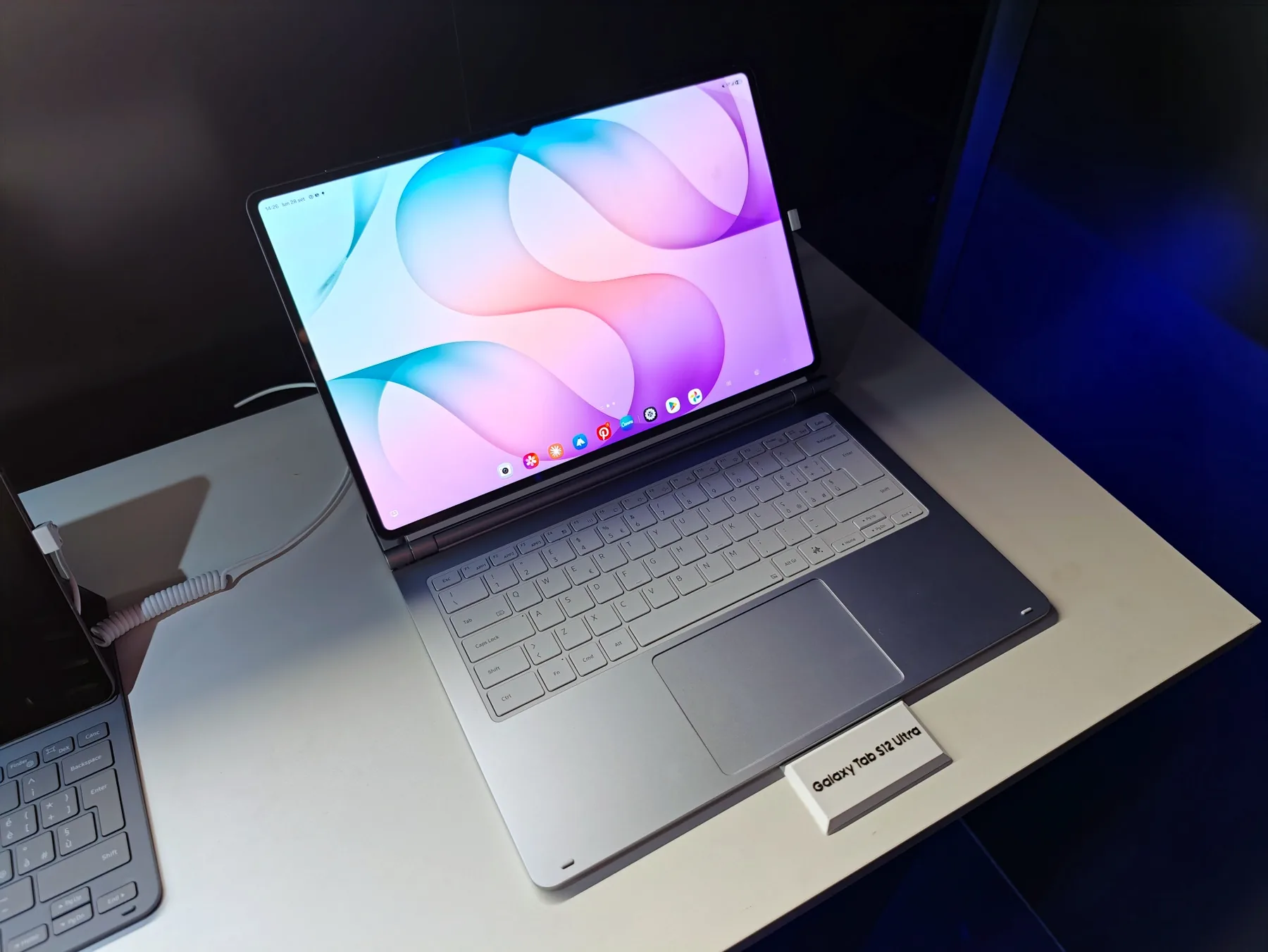 Samsung Galaxy Tab S12 Ultra in una postazione di lavoro