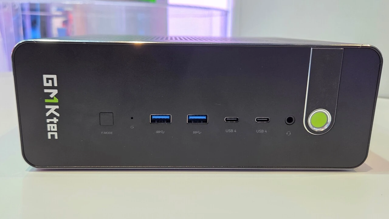 GMKtec EVO-X5 Pro ufficiale in fiera con Ryzen AI Max+ PRO 495 e 192 GB di RAM
