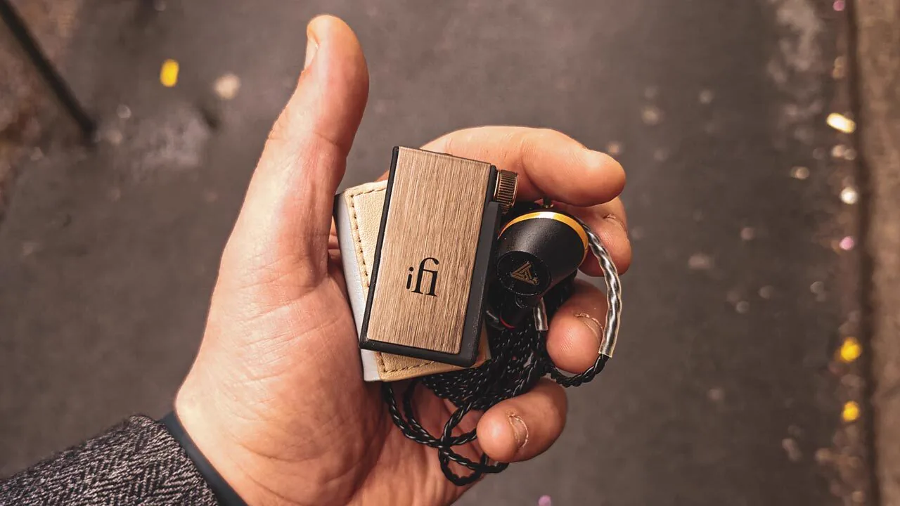 Retro di iFi GO blu con indicazioni dei codec