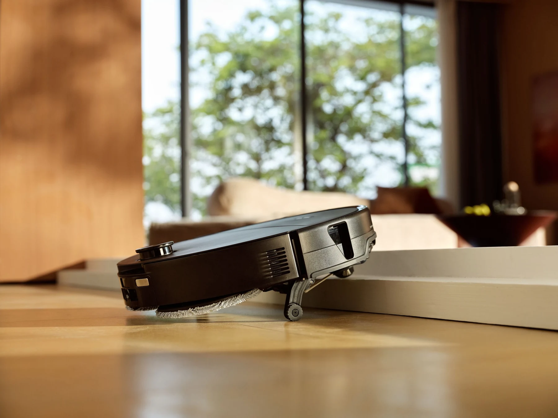 Roborock Saros 20 Neo supera un dislivello