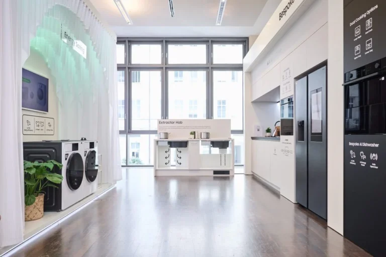 Le nuove lavatrici Samsung Flat esposte nello spazio Samsung Connect a Berlino