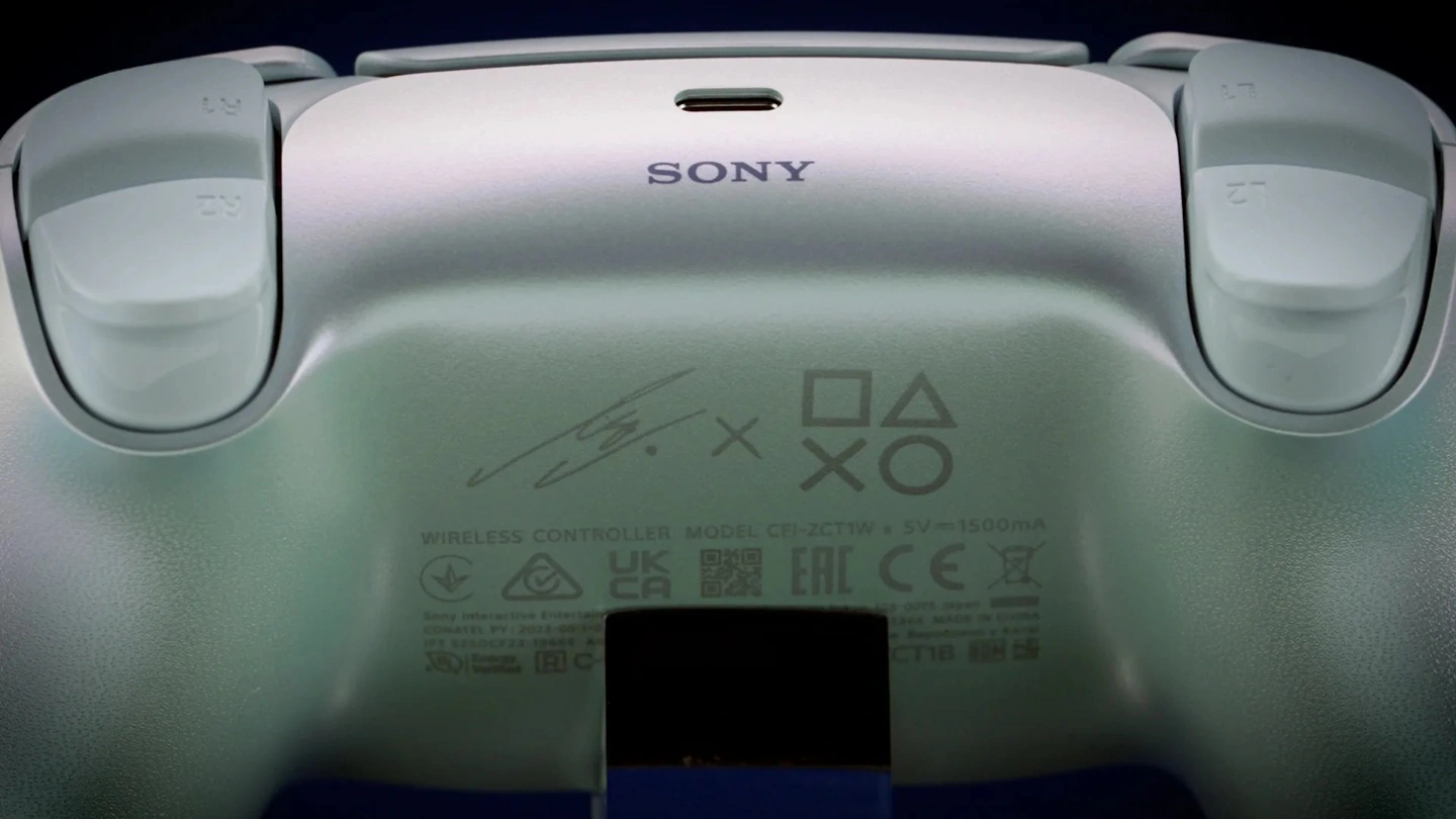 索尼推出 Blackpink 女星 Lisa 限量款 PlayStation 5 DualSense 手柄控制器,10 月 30 日正式发售