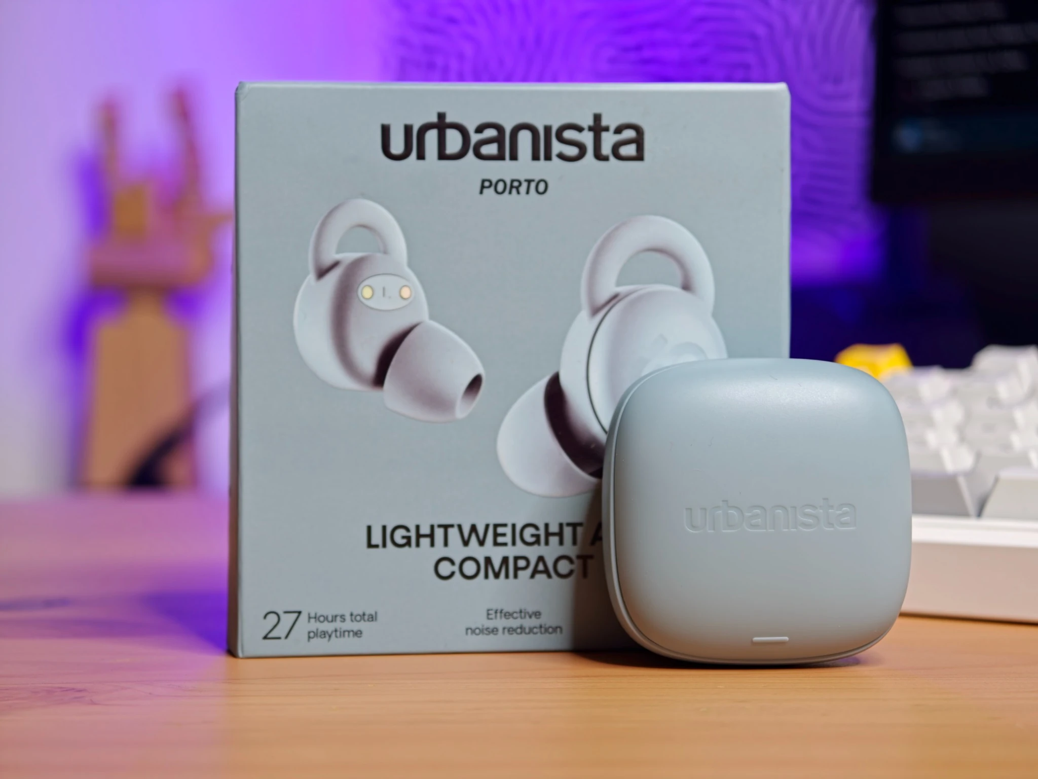 Confezione delle Urbanista Porto con la custodia Storm Blue chiusa.