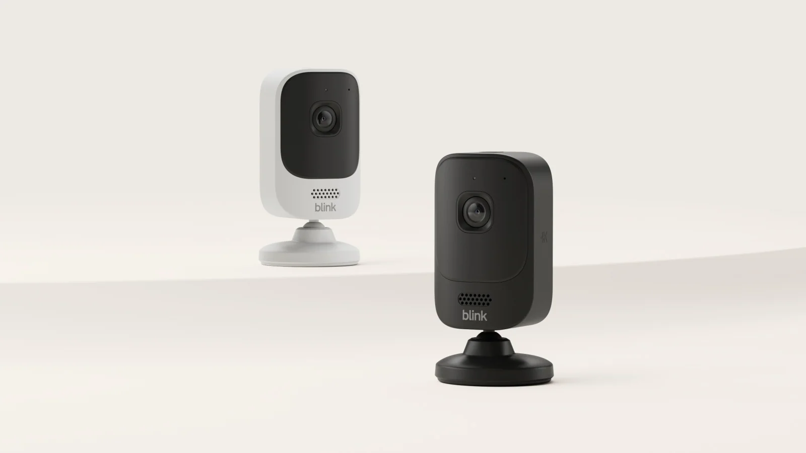 Blink Mini 4K+ nelle versioni bianca e nera, immagine ufficiale