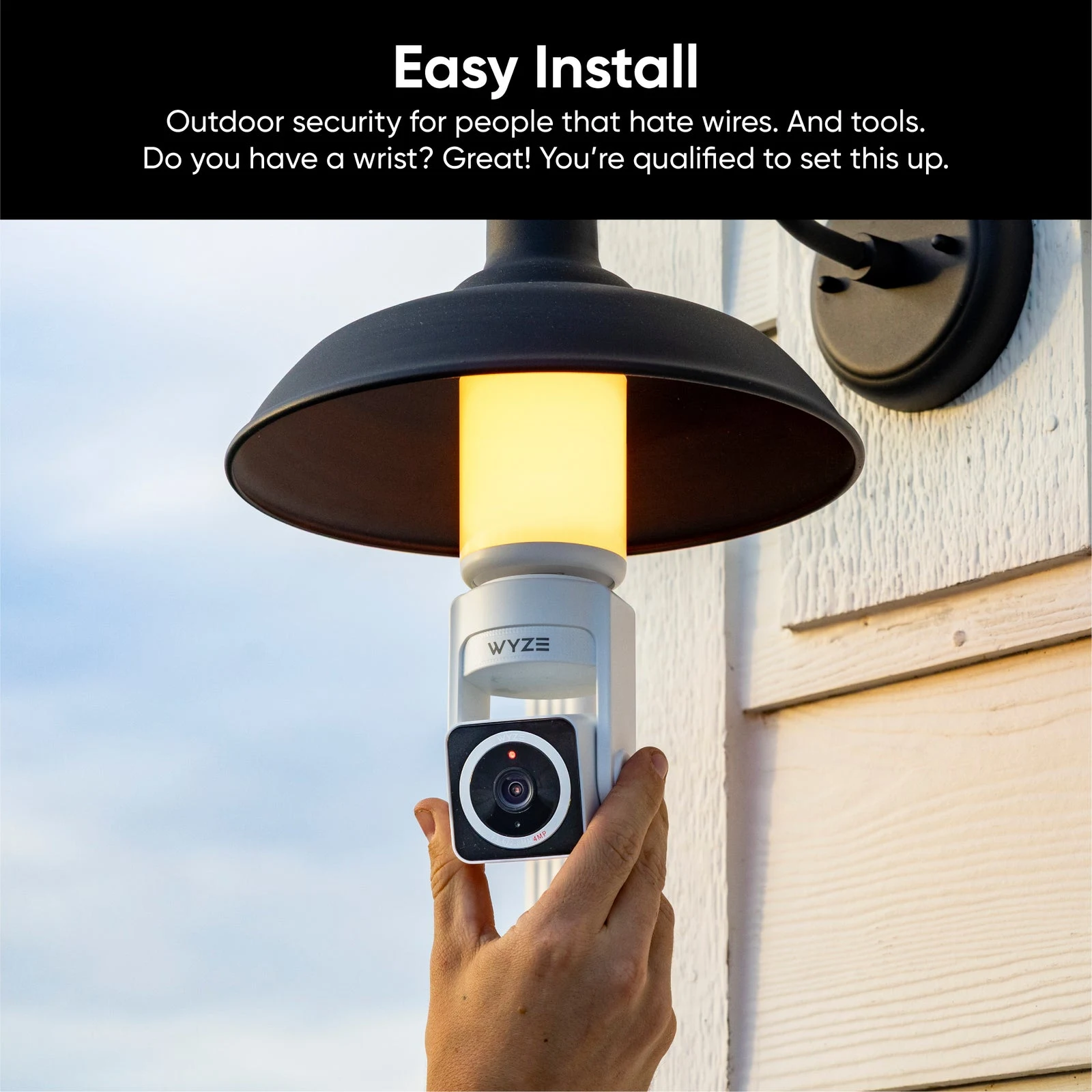 Montaggio promozionale Wyze Bulb Cam Pan Color su portalampada E26