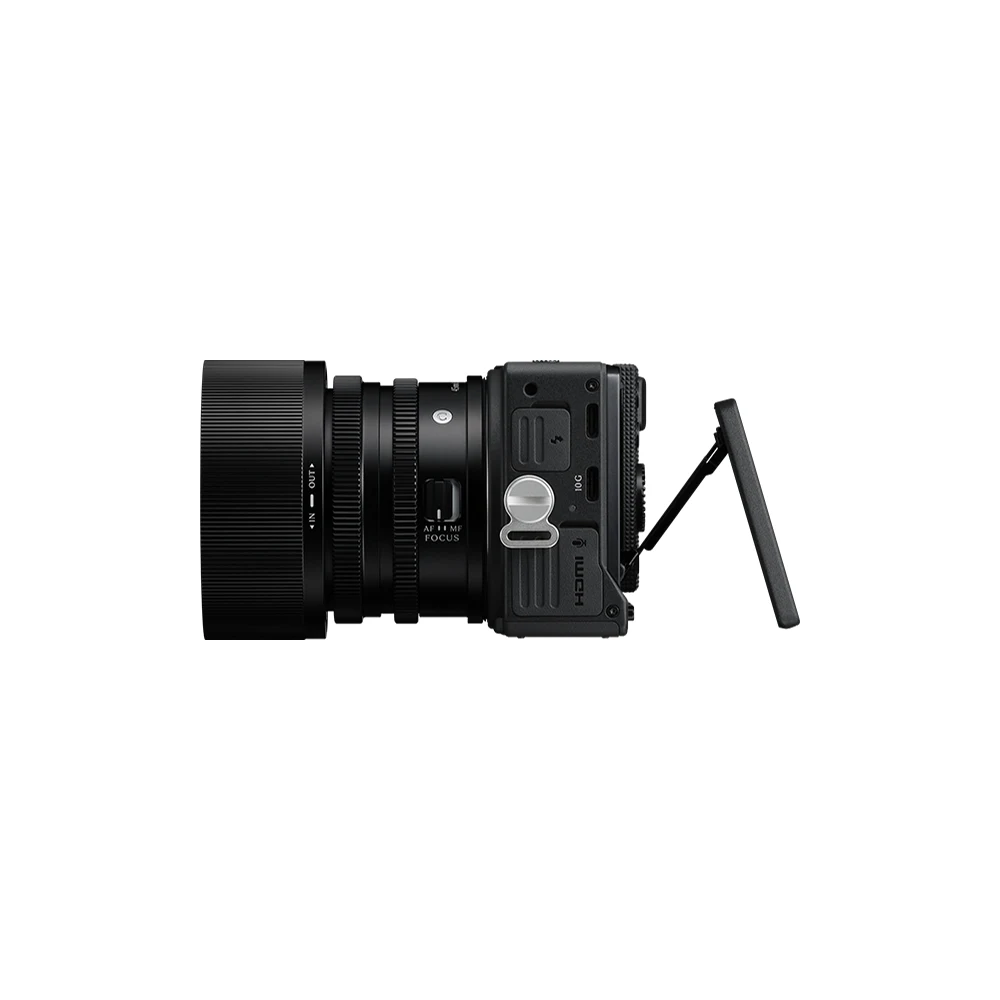 Sigma FP2 con obiettivo e display posteriore inclinato