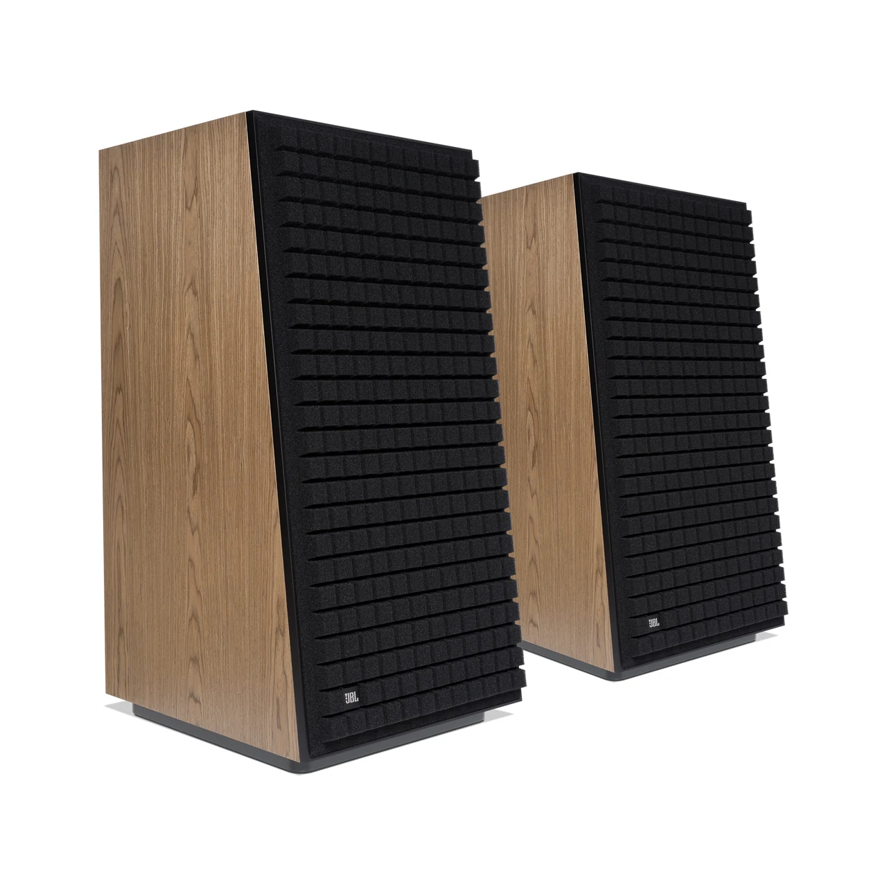 Coppia JBL L150 Classic con griglie nere e cabinet rivestito in noce, immagine ufficiale