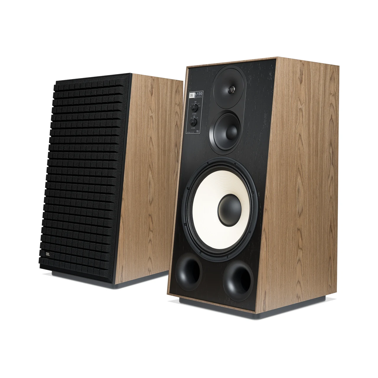 JBL L150 Classic nella vista ufficiale a tre quarti con woofer da 380 millimetri visibile