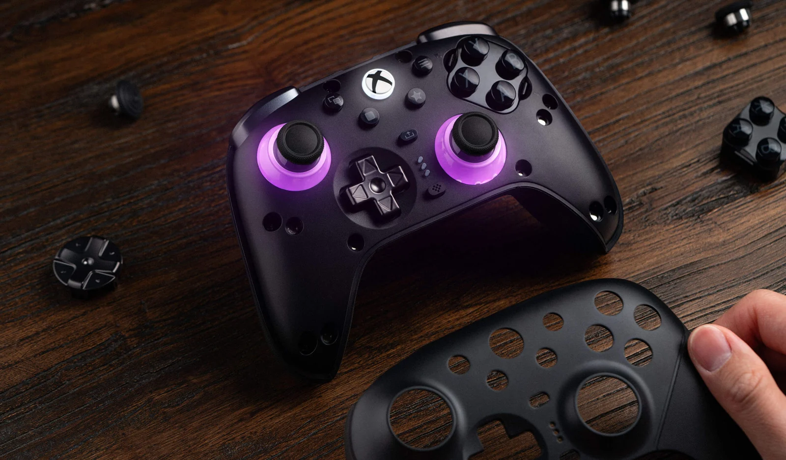 8BitDo Ultimate 3E con frontalino e componenti intercambiabili