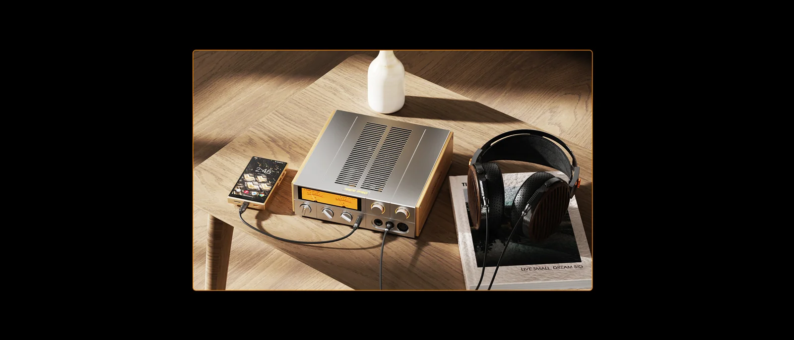 FiiO K17 R2R con pannelli laterali in legno e cuffie