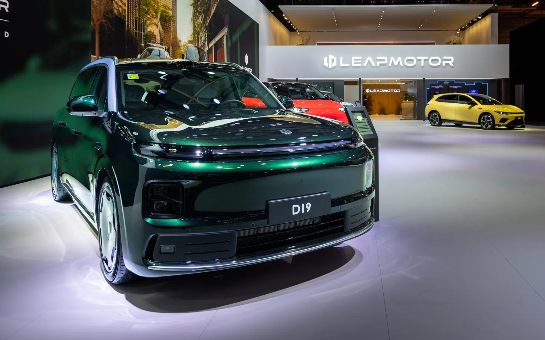 Leapmotor D19 esposta al Salone di Parigi 2026