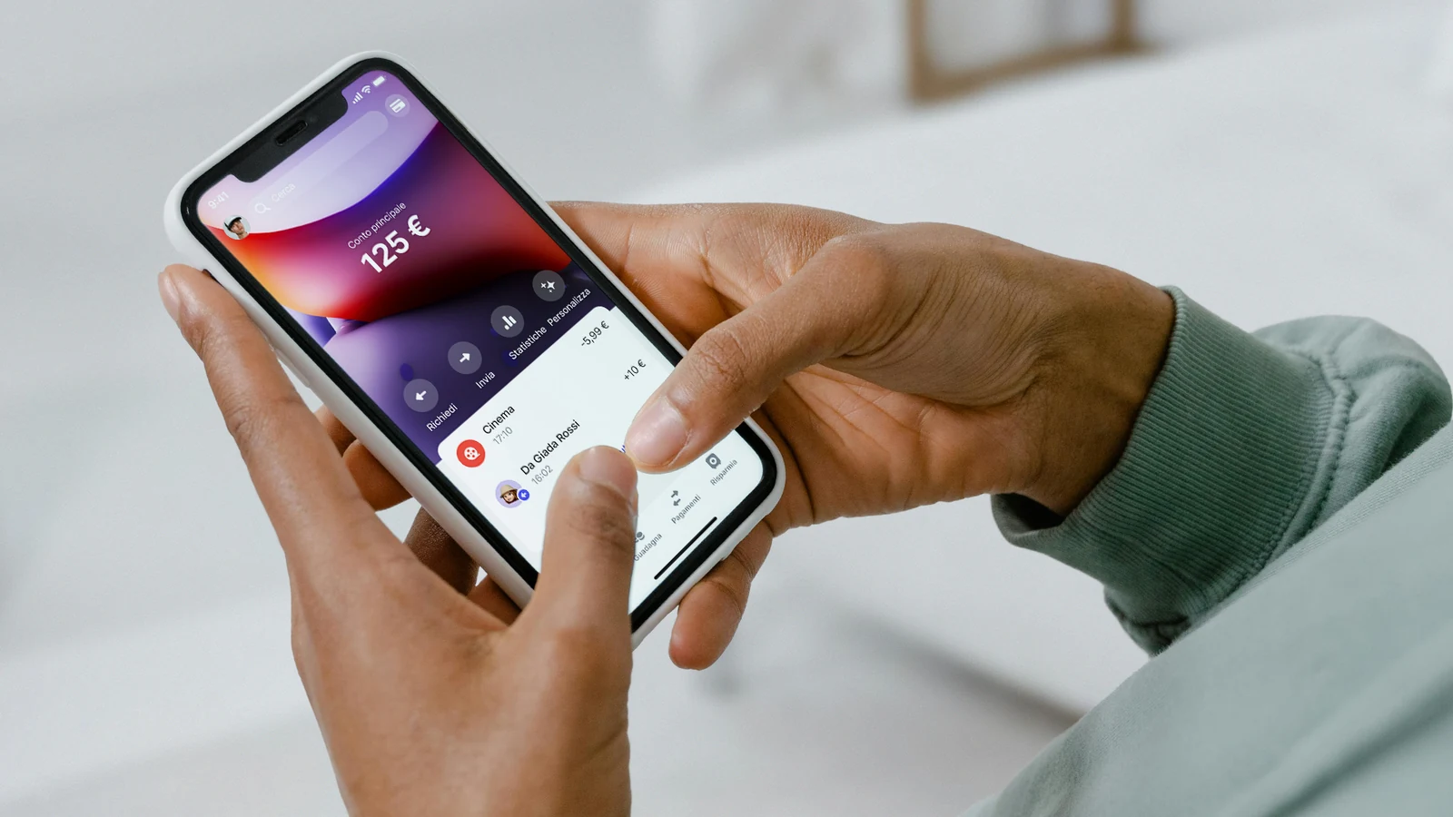 L’app Revolut in una foto illustrativa del press kit ufficiale