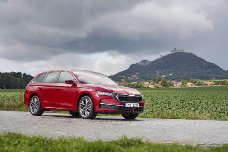 Škoda Octavia full hybrid, foto ufficiale