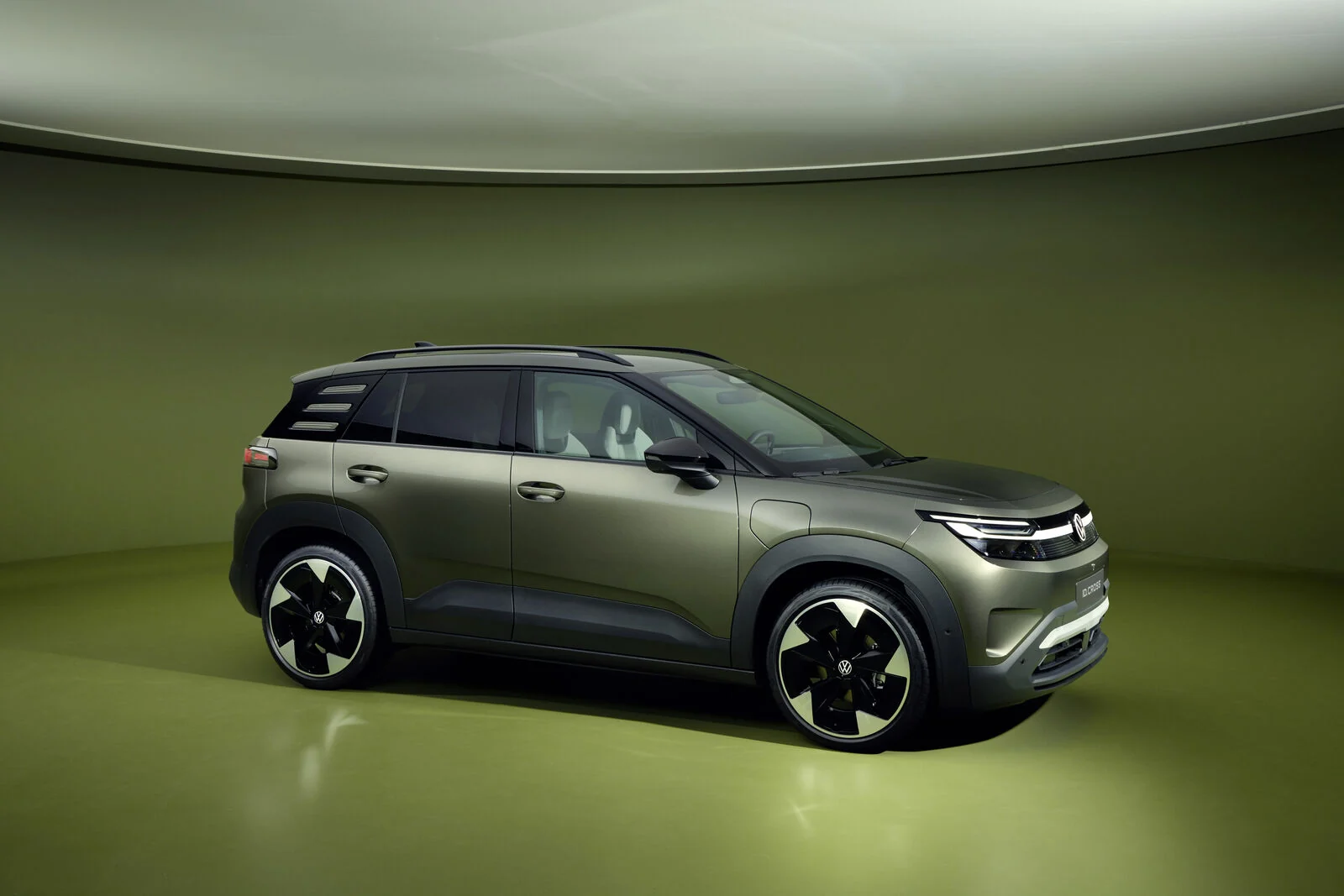 Volkswagen ID.Cross di serie vista da tre quarti anteriore, in allestimento illustrativo